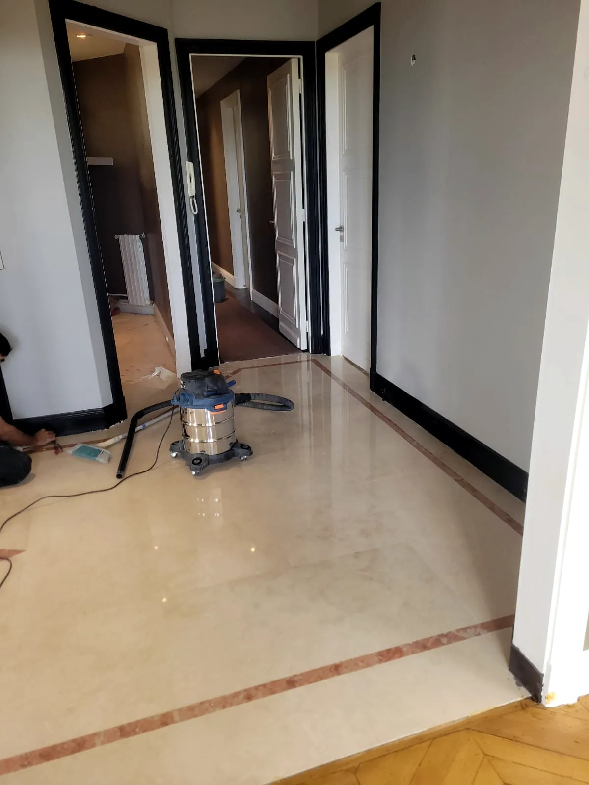 Carrelage — chantier intérieur en Île-de-France